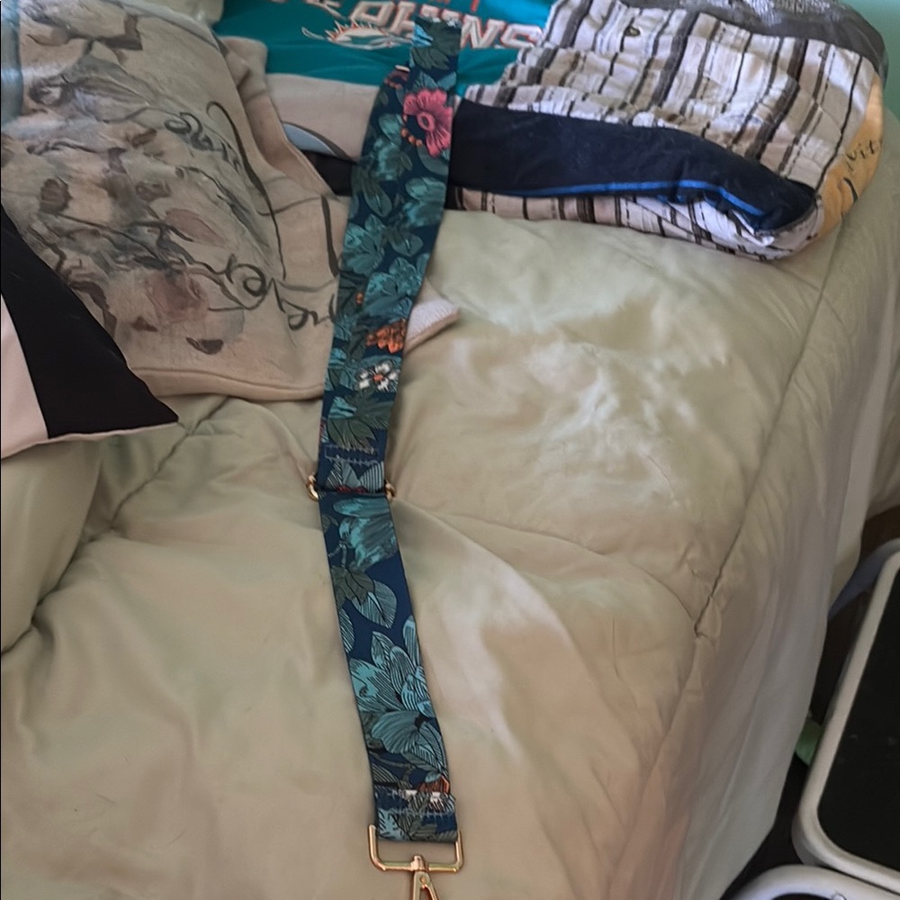 Floral Patterned Strap - Picture 4 of 4